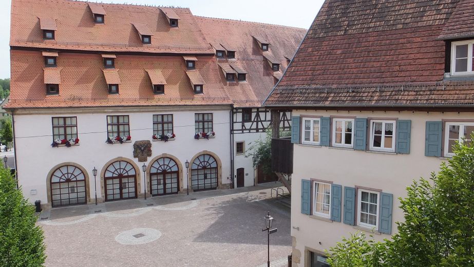 Sonnige 2 Zimmer Wohnung in Zentraler Lage in Rottenburg – Blick aus dem Fenster