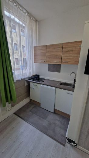 One Room Appartment with Toilette, Shower, Kitchen etc inside – Foto 5