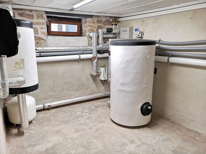 Dreieichenhain Doppelhaushälfte kernsaniert mit WP & Baugenehmigung für zweites Haus – Heizungskeller Wärmepumpe