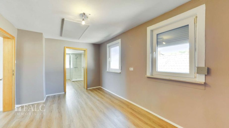 Schönes Einfamilienhaus mit Nebengebäude – Schlafzimmer OG