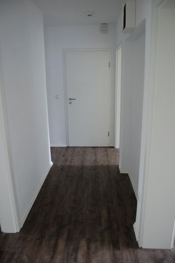 Freundliche sanierte 4-Zimmer-Wohnung zur Miete in Selb ab September – Flur