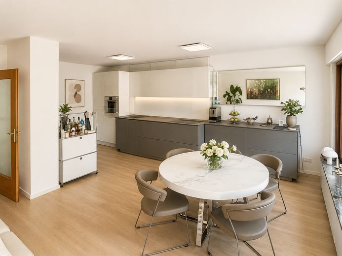 Freistehendes Einfamilienhaus in Top-Lage von Kronberg mit großem Garten und Terrasse – Wohnen/Essen