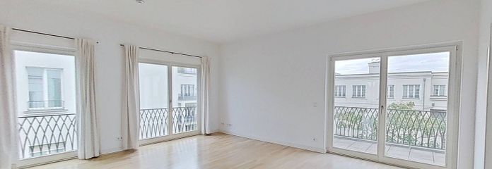 Exklusiver 2-Zimmer-Neubau mit 2 BALKONEN, EBK, Concierge-Service uvm. in den begehrten Heinrich-Heine-Gärten – Ansicht I: Wohn- und Esszimmer