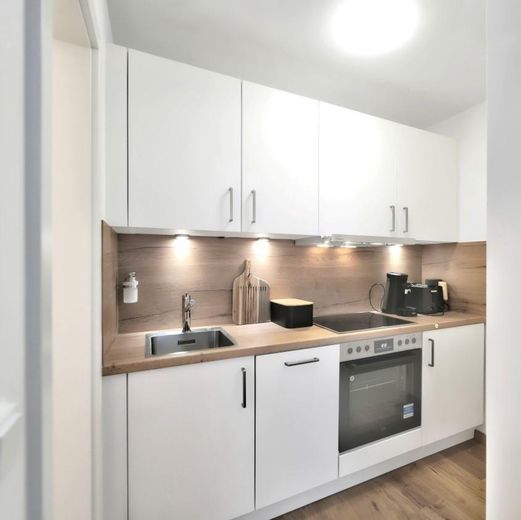Wunderschöne Wohnung in Bestlage – Vollausgestattete Küche
