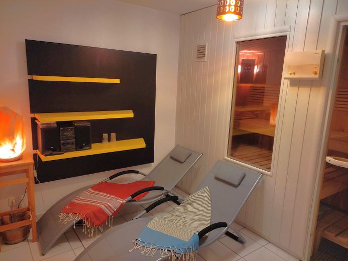 Repräsentatives Traumhaus im grünen Zehlendorf – Sauna für zwei