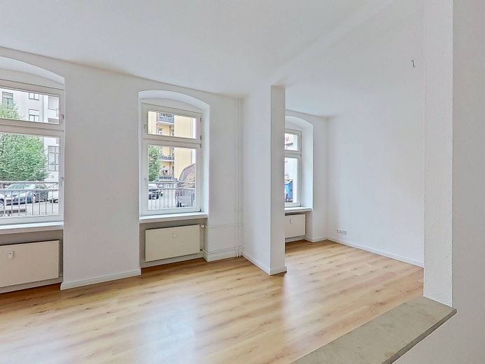 Viel Platz zum Wohlfühlen - Helle 2-Zimmer-Wohnung mit EBK in fußläufiger Nähe zur Altstadt – Ansicht III: Wohn- und Esszim…