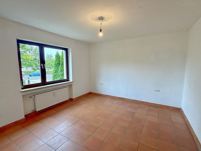 Wolne od zaraz i bez prowizji: przestronne 2-pokojowe mieszkanie z loggią od południowego zachodu i miejscem postojowym – Schlafzimmer