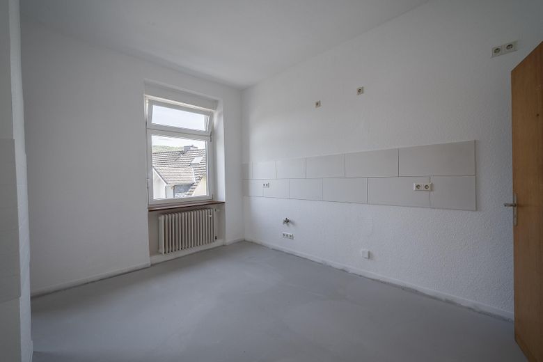 Drei-Familienhaus mit Burgblick – ideale Voraussetzungen für 3 Eigentumswohnungen – Küche