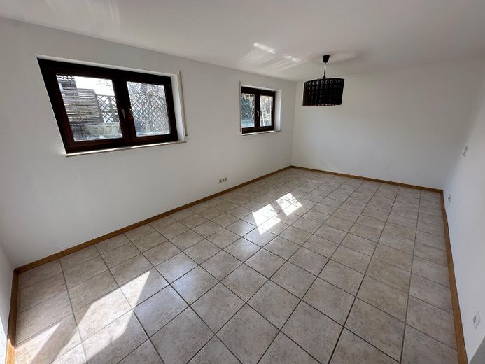 Gepflegte Doppelhaushälfte mit Einliegerwohnung in ruhiger Ortsrandlage von Ulm-Mähringen – Einliegerwohnung UG Zimmer 1