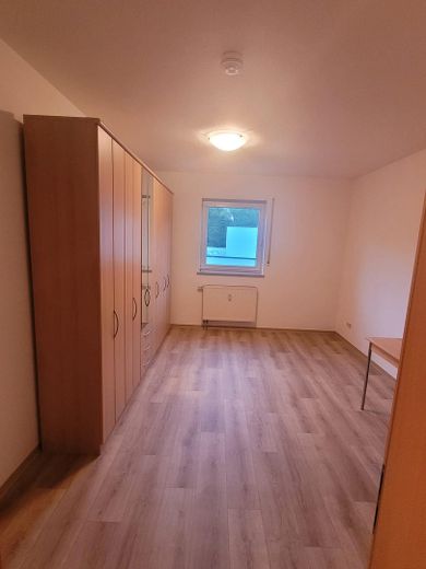 helle 3 Raumwohnung mit großem Balkon u. Tiefgarage – Schlafzimmer 1
