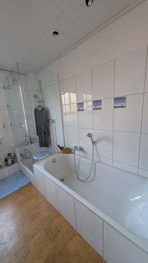 Dusche + extralange Badewanne