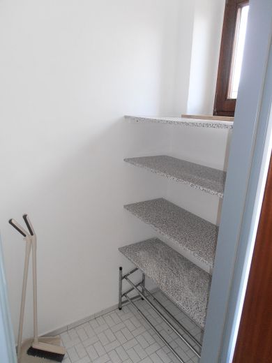 Voll ausgestattete Balkonwohnung in Schenefeld – Vorratstskammer
