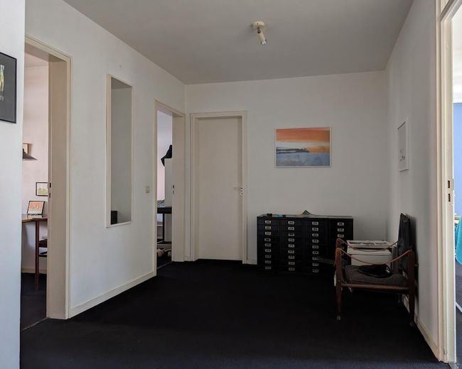Erdgeschosswohnung in Alsternähe (Uhlenhorst) mit exklusiver Gartennutzung in Architektenhaus – Flur möbliert