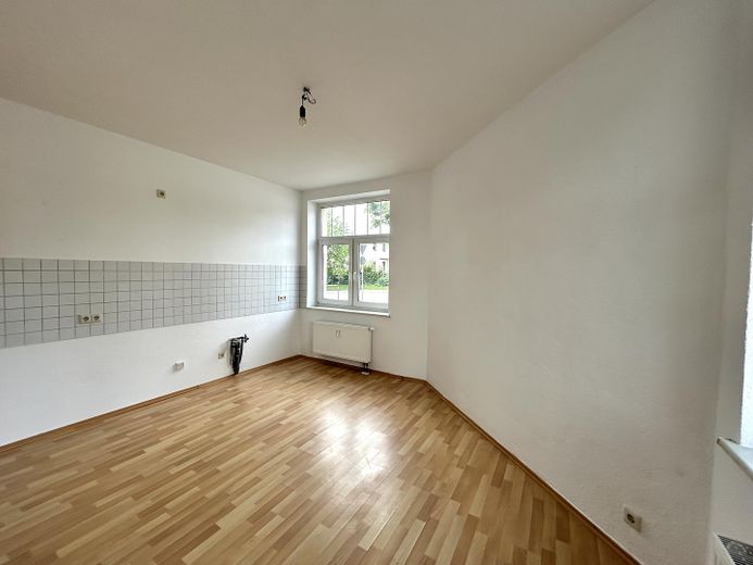 ***Amplio piso de 3 habitaciones en planta baja con baño moderno en Hohenstein*** – Großzügige Küche