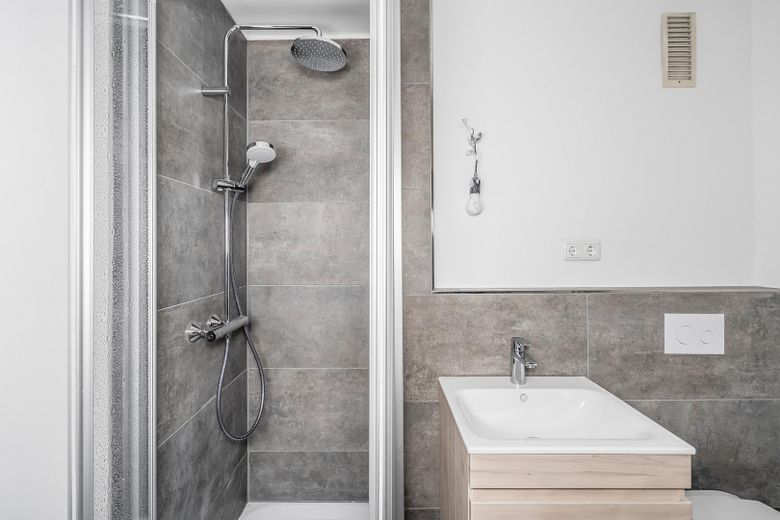 Kernsanierte 2-Zimmer-Wohnung mit Balkon | ideal für Eigennutzer und Kapitalanleger – Dusche
