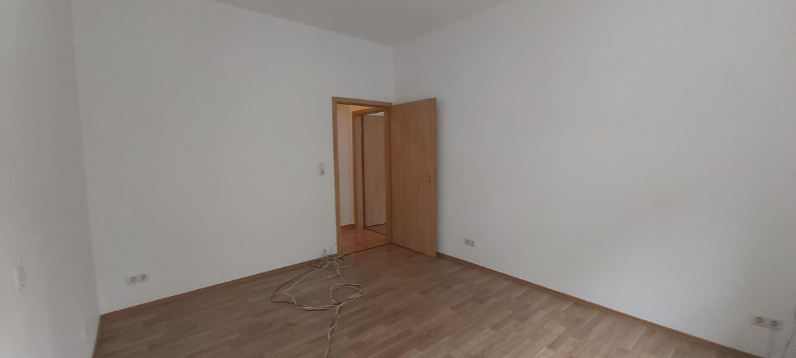 Zimmer 2 Blick zur Tür