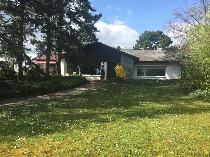 Bungalow und Garten