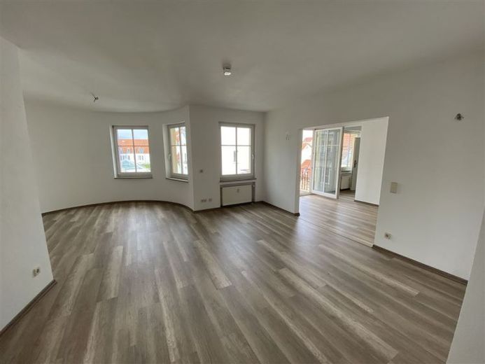 Altenburg* City Center* großzügige 3 Raum-Whg. * Balkon*Tageslichtbad*G-WC* sep. Küche* – Foto 1