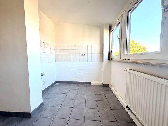 Viel Raum für Familie oder Investment – leere 4 Zimmer-Wohnung + PROVISIONSFREI + – Küche