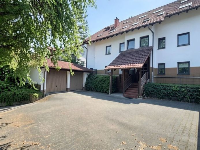 Modernisiertes Raumwunder: 130 m² Etagenwohnung mit 2 Balkonen und Garten – Foto 1