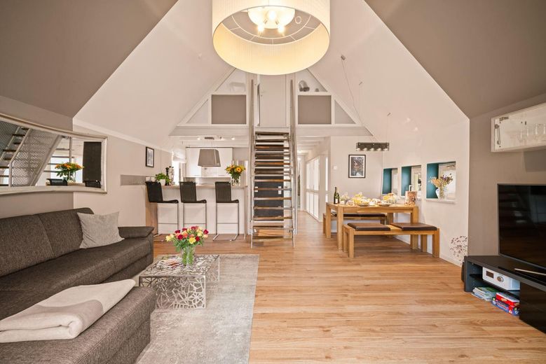 Wohnen auf Zeit am Bodensee: möblierte 2,5-Zimmer-Wohnung mit großem Balkon, Strand in 3 Gehminuten – Foto 3