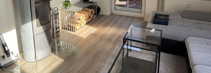 Wohnzimmer mit Kamin