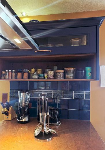 Wohnen & Arbeiten perfekt kombiniert - Autarkes Design-Stadthaus für Freiberufler & Paare – Golem-Fliesen