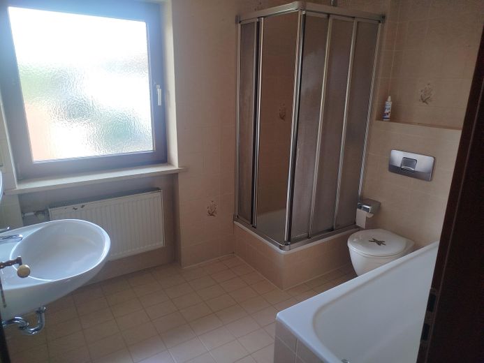 Doppelhaushälfte im Großraum München – Badezimmer im OG