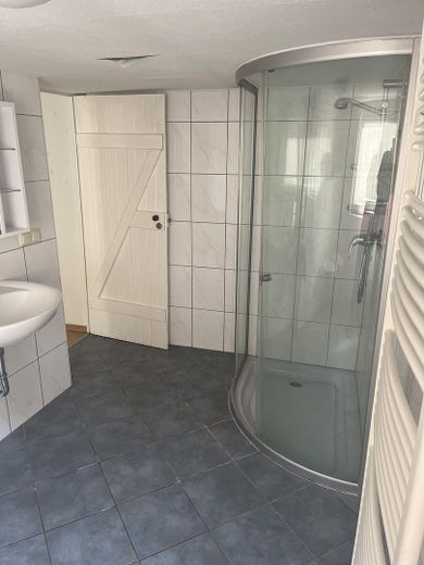 Einfamilienhaus mit 86 m² Wohnfläche in Rodgau + Bauplatz – Badezimmer