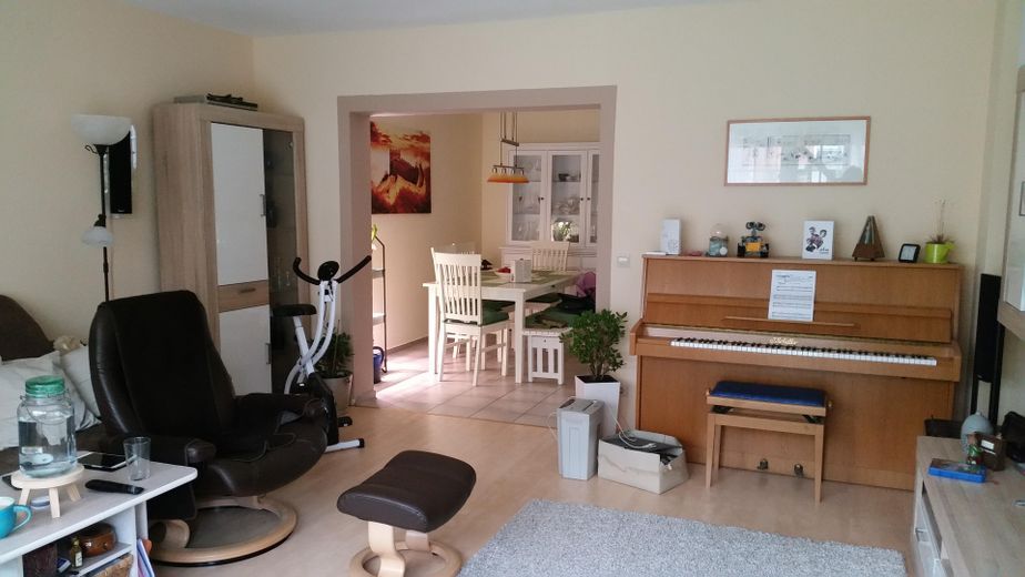 Wohnzimmer mit Esszimmer