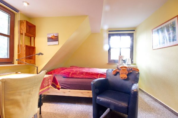 Very cozy furnished room in the attic of a family house, internet access possible