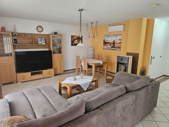 Provisionsfreier Bungalow in ruhiger Lage – Wohnzimmer