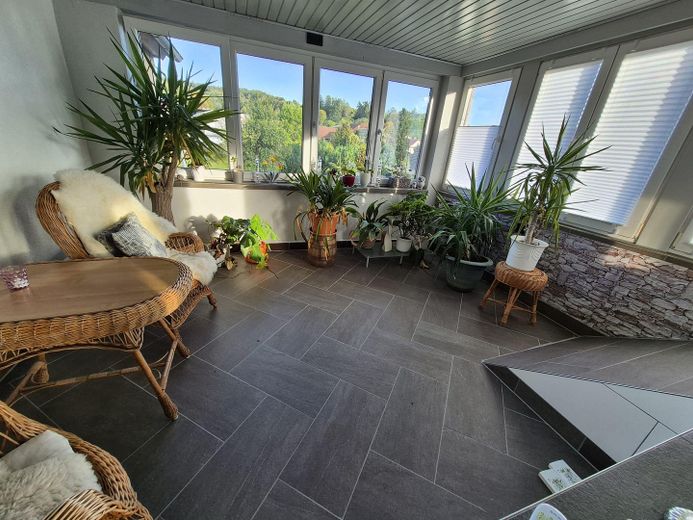 Light-filled family home with large garden and conservatory – Wintergarten