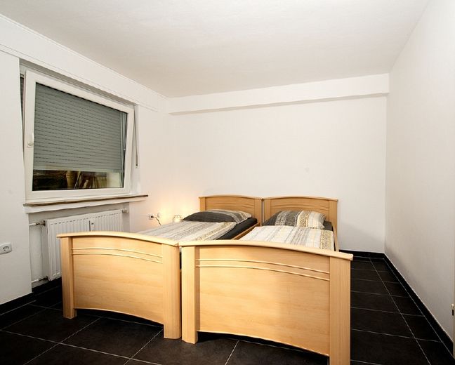 Ansprechend und neu eingerichtete Wohnung in guter Lage und mit kleinem Terrassensitzplatz – 5f3183de1c7b5ee350f7757876459a8353d6160e.jpg