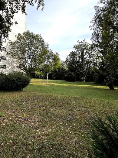 Sanierte 2-Zimmer Wohnung mit Balkon und atemberabendem Ausblick zur Kapitalanlage oder selbstbezug – Garten/Grundstück
