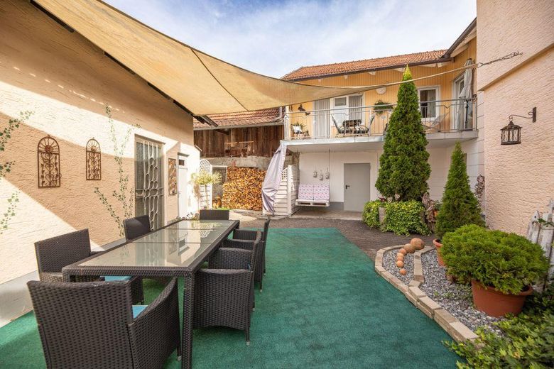 Casa bifamiliare a Haselbach (comune di Tiefenbach) – Innenhof