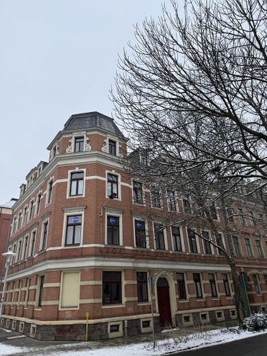 Schöne, zentral gelegene und helle DG-Wohnung – फोटो 1