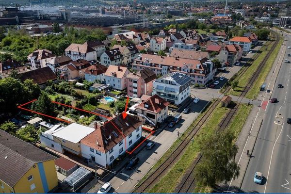 Bezugsfreies, saniertes Generationshaus (3 FH) o. Renditeobjekt, mit viel Potenzial u. großem Garten