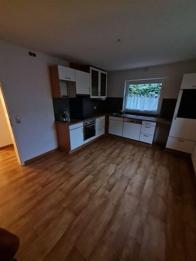NEUSTADT OT POGGENHAGEN: Schöne Doppelhaushälfte in ruhiger Feldrandlage mit guter Anbindung – Küche + EBK