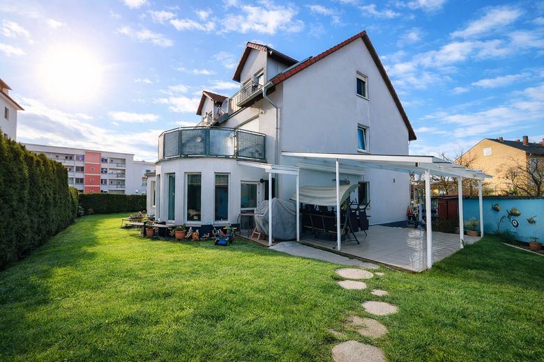 Arrivare. Sentirsi bene. Essere a casa. – Großzügige sonnige Garten