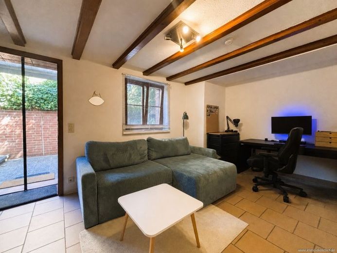 Diese Wohnung ist ideal für alleinstehende Personen mit EKB und eigenen Außenbereich. – Foto 1
