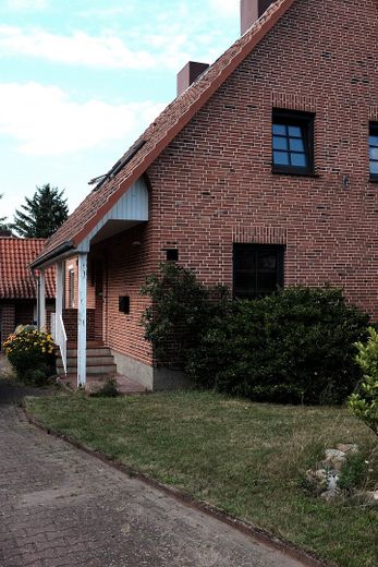 Euer Haus im Grünen: 192qm, großes Grundstück, Altbau-Charme – Außen