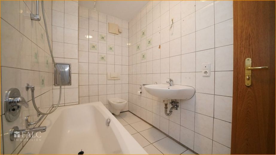 Wohnung EG: Mit Badewanne zum entspannen