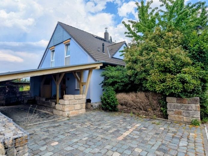 Maison individuelle de 5 pièces, avec sous-sol et carport à Bannewitz – Photo 1