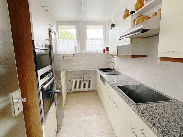 **RESERVIERT** Architektenbungalow + Einliegerwohnung + separate Büroeinheit in Feldrandlage von DA-Arheilgen – Einbauküche