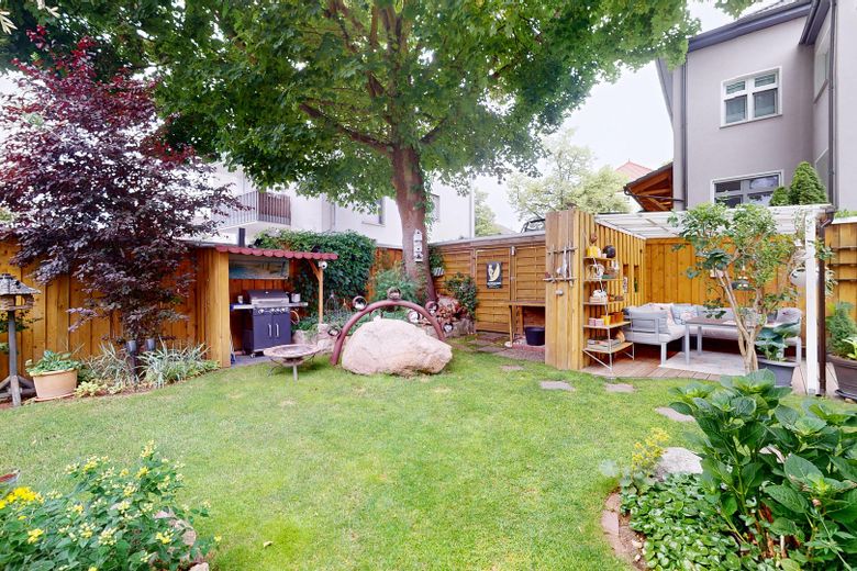 Bezugsfertige Doppelhaushälfte bei Berlin mit schöner Gartenanlage und guten Anbindungen – Gartenanlage