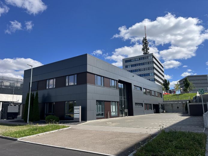 Moderne Büroetage 447 m² – SCIENCE PARK III Ulm, provisionsfrei. – Ansicht Zufahrt Haupteingang