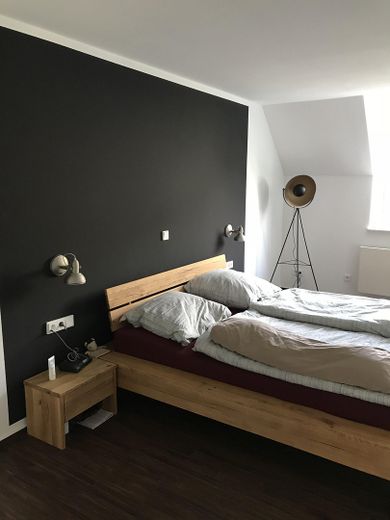 Renoviertes Haus mit Wintergarten, Garage, Werkstatt und Traumgarten - Energieeffizienz Klasse C – Schlafzimmer