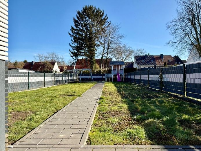 Bönen: Kernsaniertes Zechen-Eckhaus mit großem Garten und riesigem Carport! – Garten