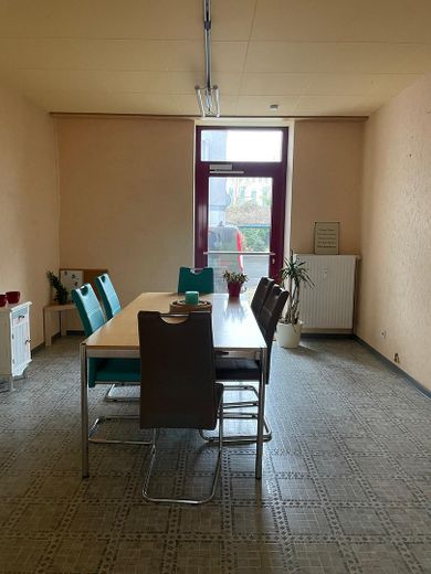 Schöne Praxisräume/ Gewerbe- Ladenfläche auch als Teilwohnen nutzbar - 4 Räume – Gewerbefläche IV